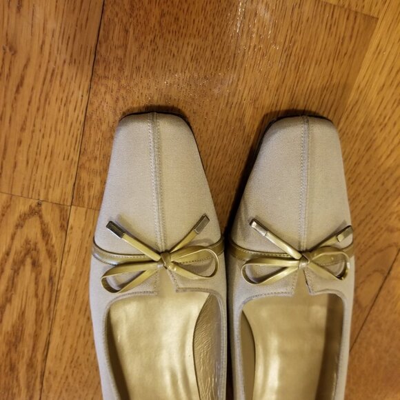 STUART WEITZMAN Vintage Kitten Heels shoes size 7.5 - Cream - Picture 10 of 11